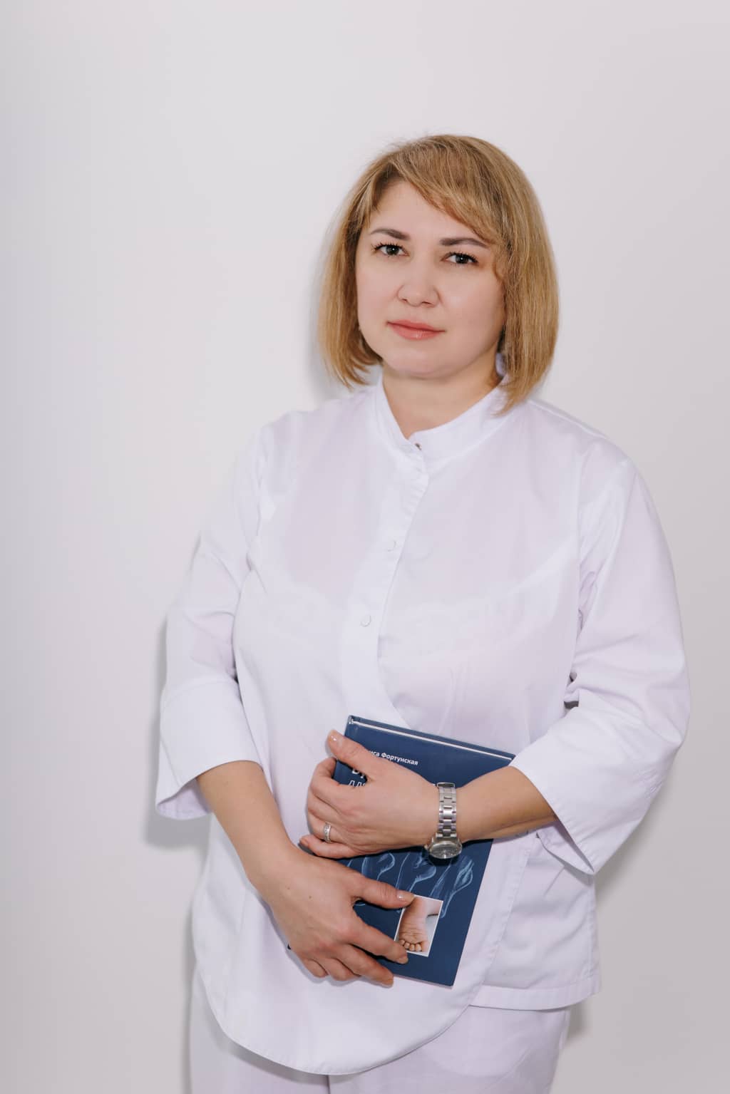 Элен, Специалист подолог, мастер ногтевого сервиса. Медсестринское образование